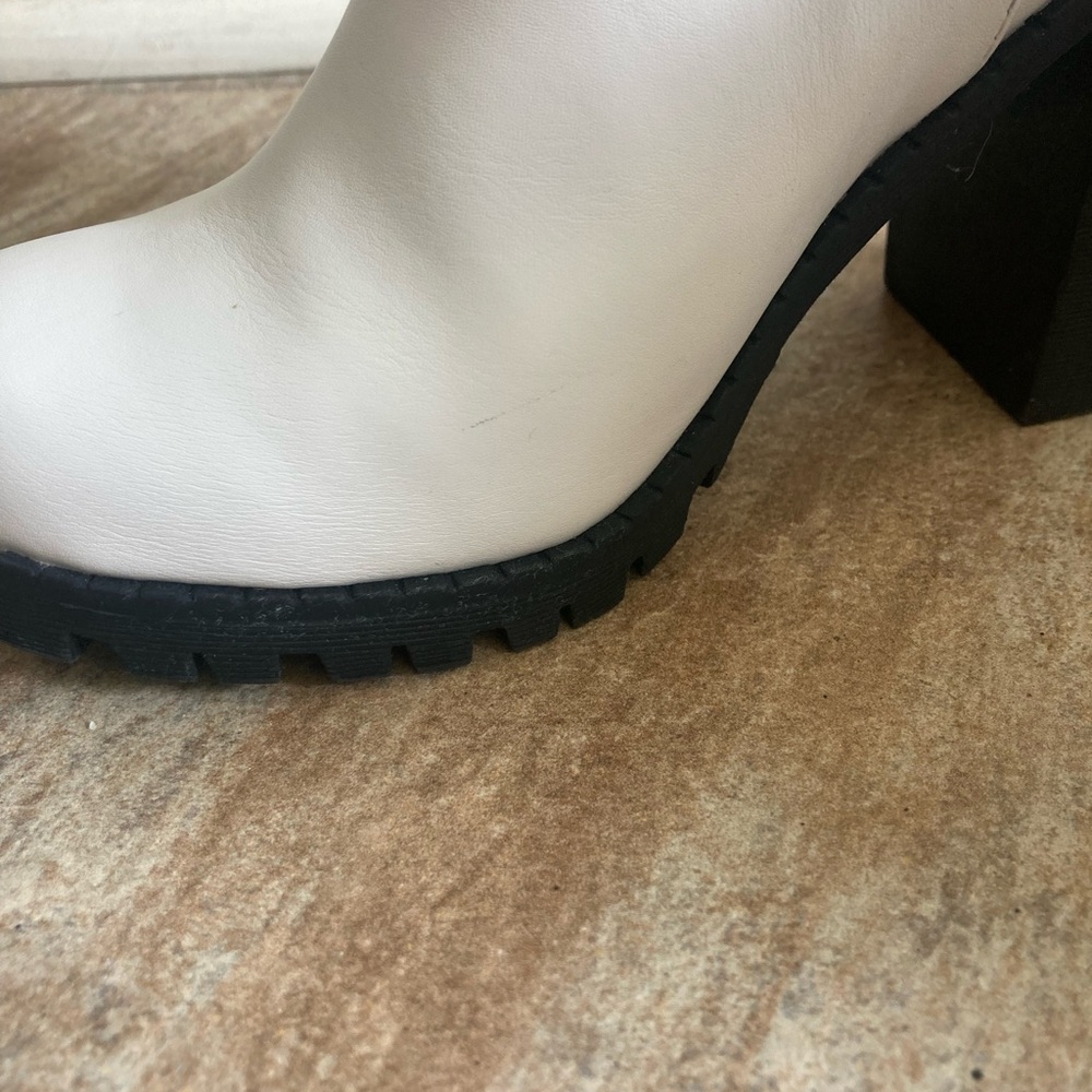 Soda white ankle boots with black 3 inch heel size 5.5 EUC - Picture 6 of 9